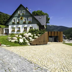 Gasthof Slunecnice & Panorama Restaurace Farma, Špindlerŭv Mlýn